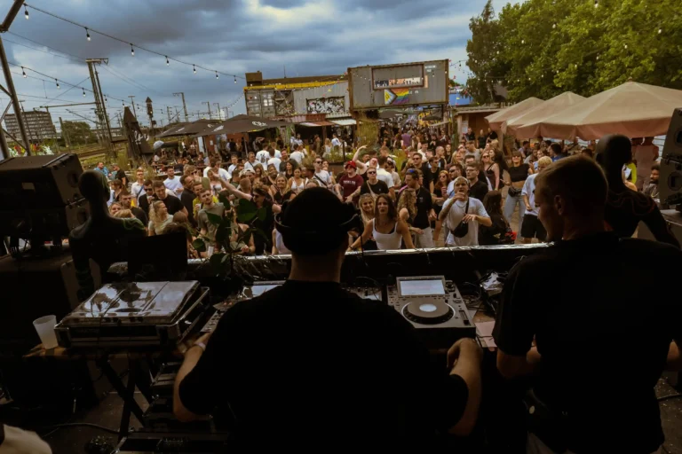 eventfotografie in ostfriesland aurich und emden gleispark oldenburg carlo calu ist zu sehen carlo calu dj