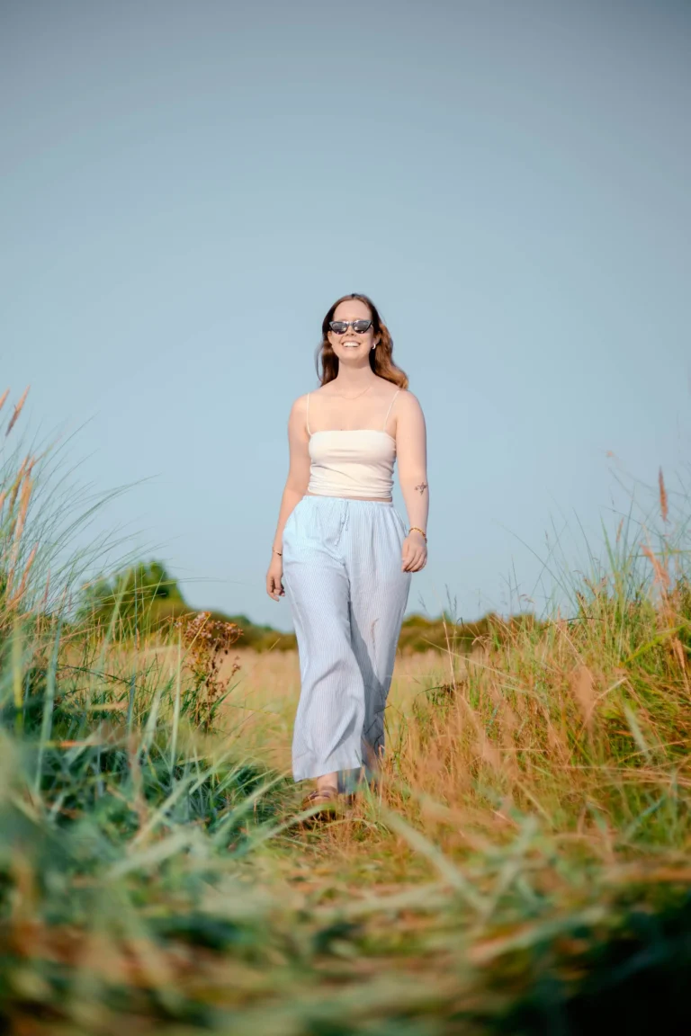 Portraitbilder einer schönen frau an der Kock Ostfriesland emden ostfrieslandurlaub Strandfotografie